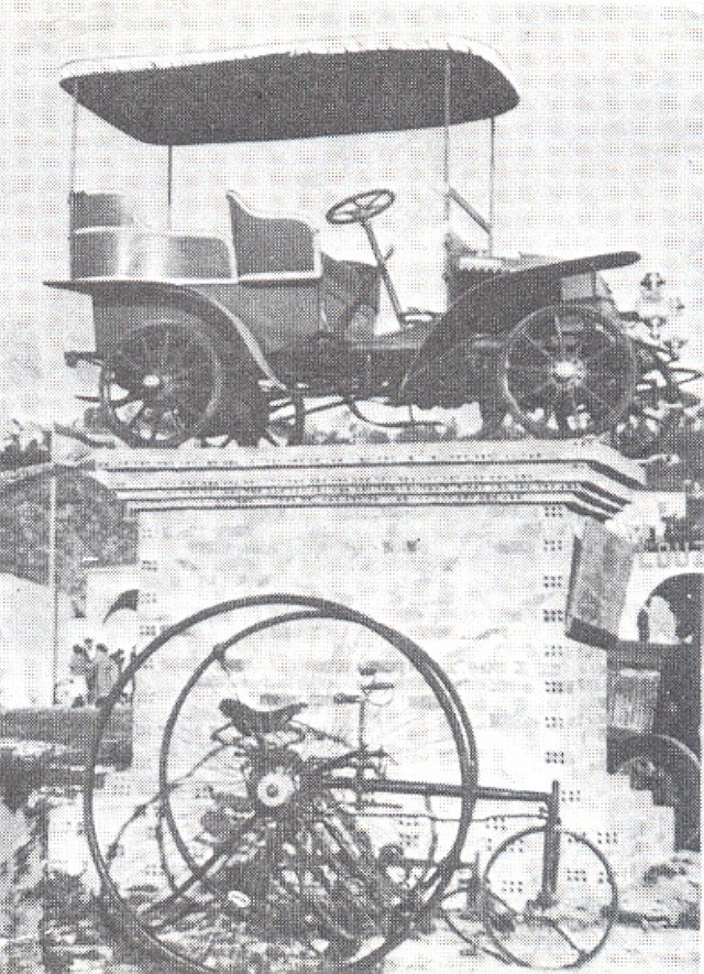 Monumento Coche antigo 2